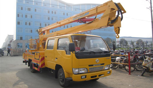 東風(fēng)小霸王高空作業(yè)車